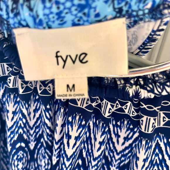 Sleeveless Top - Picture 2 of 3